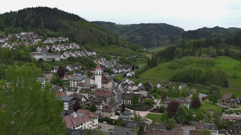 Dieses Bild zeigt eine Webcam-Aufnahme von Ottenhöfen, aufgenommen am Dienstag, den 28.04.2026 um 18:50 Uhr