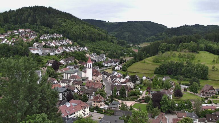 Dieses Bild zeigt eine Webcam-Aufnahme von Ottenhöfen, aufgenommen am Donnerstag, den 04.06.2026 um 07:20 Uhr