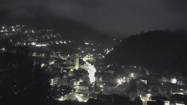 Dieses Bild zeigt eine Webcam-Aufnahme von Ottenhöfen, aufgenommen am Sonntag, den 18.10.2026 um 07:00 Uhr