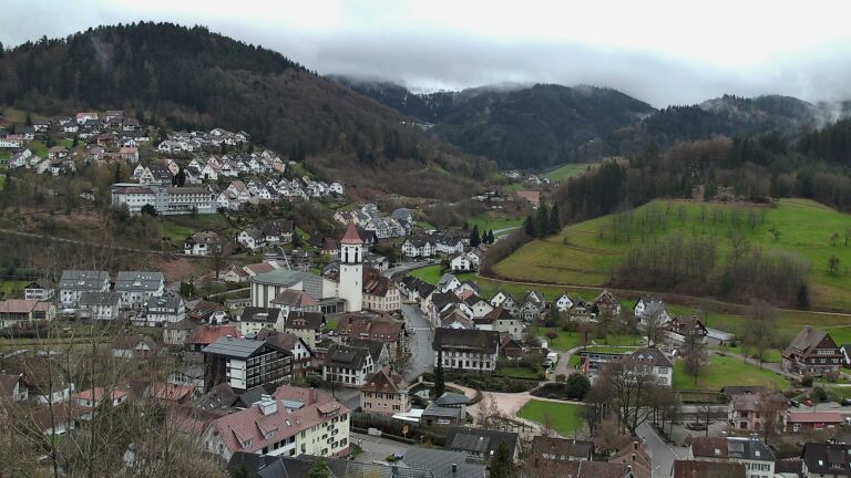 Dieses Bild zeigt eine Webcam-Aufnahme von Ottenhöfen, aufgenommen am Montag, den 30.03.2026 um 12:50 Uhr