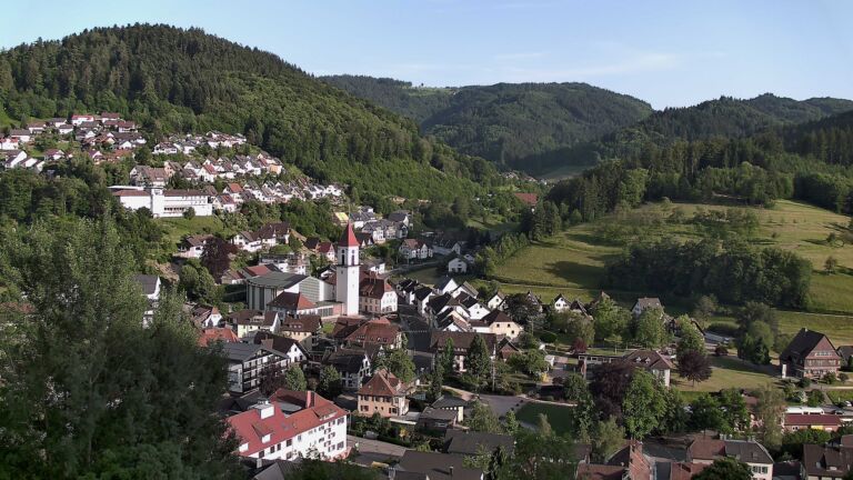 Dieses Bild zeigt eine Webcam-Aufnahme von Ottenhöfen, aufgenommen am Samstag, den 30.05.2026 um 19:20 Uhr
