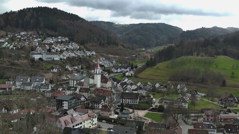 Dieses Bild zeigt eine Webcam-Aufnahme von Ottenhöfen, aufgenommen am Dienstag, den 17.03.2026 um 13:00 Uhr