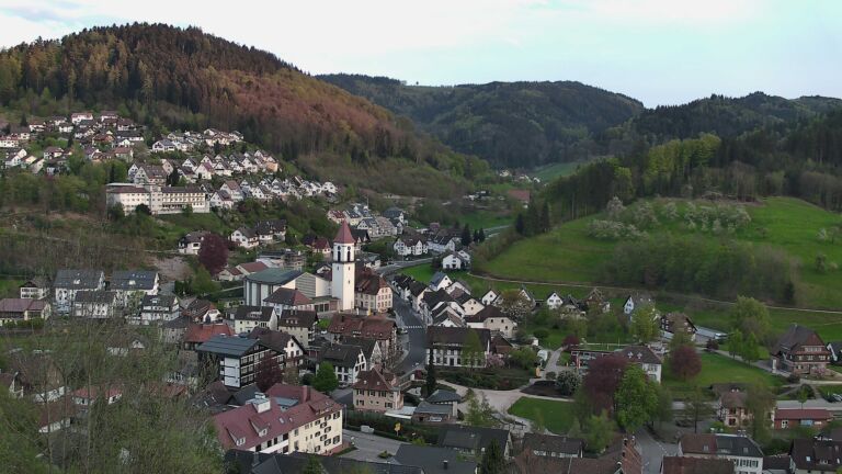 Dieses Bild zeigt eine Webcam-Aufnahme von Ottenhöfen, aufgenommen am Samstag, den 18.04.2026 um 20:00 Uhr