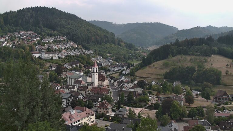 Dieses Bild zeigt eine Webcam-Aufnahme von Ottenhöfen, aufgenommen am Sonntag, den 16.08.2026 um 15:50 Uhr