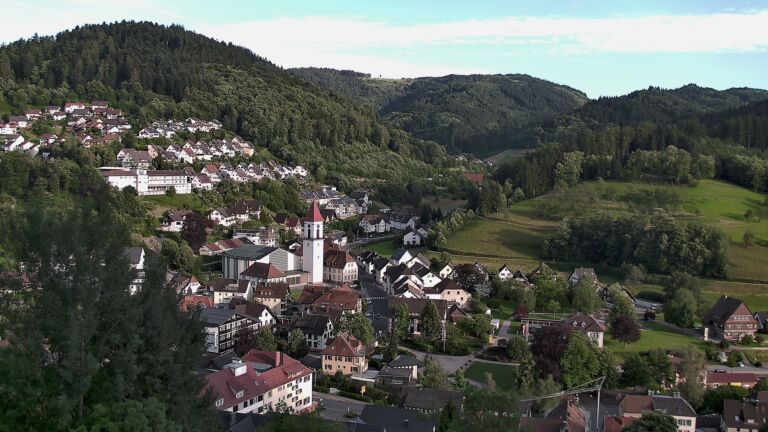 Dieses Bild zeigt eine Webcam-Aufnahme von Ottenhöfen, aufgenommen am Sonntag, den 14.06.2026 um 19:50 Uhr