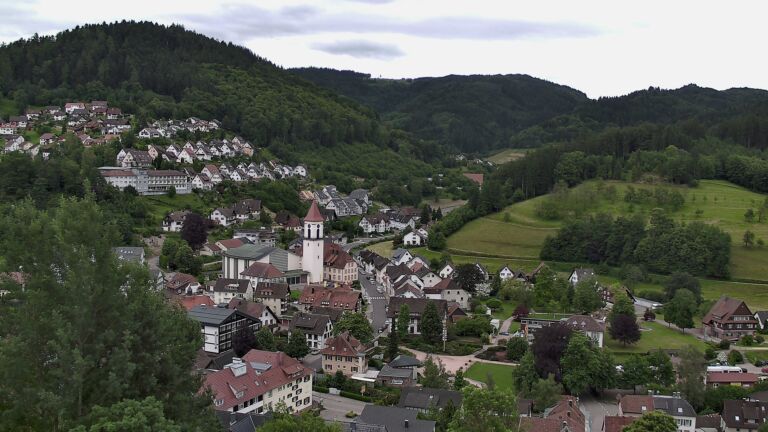 Dieses Bild zeigt eine Webcam-Aufnahme von Ottenhöfen, aufgenommen am Donnerstag, den 04.06.2026 um 09:30 Uhr
