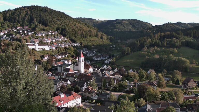 Dieses Bild zeigt eine Webcam-Aufnahme von Ottenhöfen, aufgenommen am Samstag, den 19.09.2026 um 18:30 Uhr