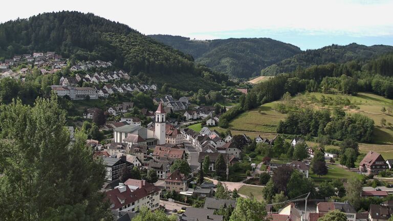Dieses Bild zeigt eine Webcam-Aufnahme von Ottenhöfen, aufgenommen am Sonntag, den 05.07.2026 um 09:30 Uhr