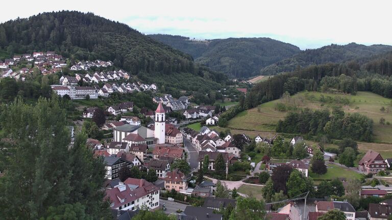 Dieses Bild zeigt eine Webcam-Aufnahme von Ottenhöfen, aufgenommen am Sonntag, den 05.07.2026 um 06:30 Uhr
