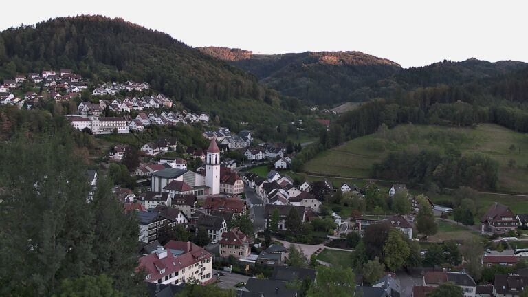 Dieses Bild zeigt eine Webcam-Aufnahme von Ottenhöfen, aufgenommen am Montag, den 14.09.2026 um 19:20 Uhr