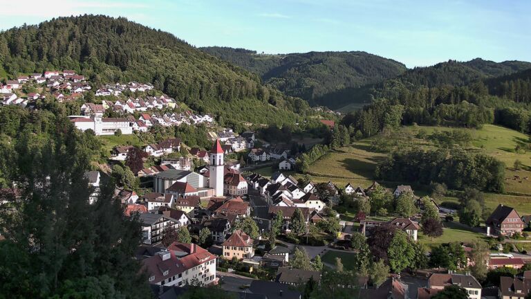Dieses Bild zeigt eine Webcam-Aufnahme von Ottenhöfen, aufgenommen am Sonntag, den 07.06.2026 um 19:50 Uhr
