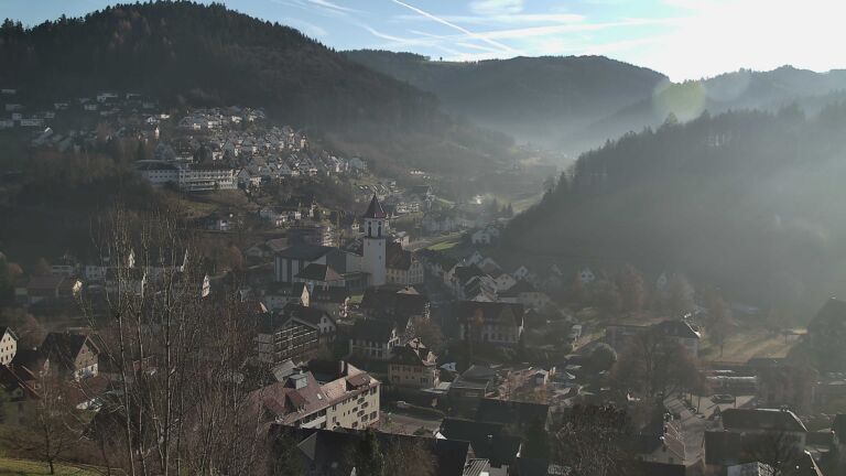 Dieses Bild zeigt eine Webcam-Aufnahme von Ottenhöfen, aufgenommen am Montag, den 15.12.2025 um 13:50 Uhr