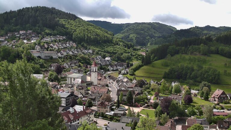 Dieses Bild zeigt eine Webcam-Aufnahme von Ottenhöfen, aufgenommen am Montag, den 18.05.2026 um 10:50 Uhr