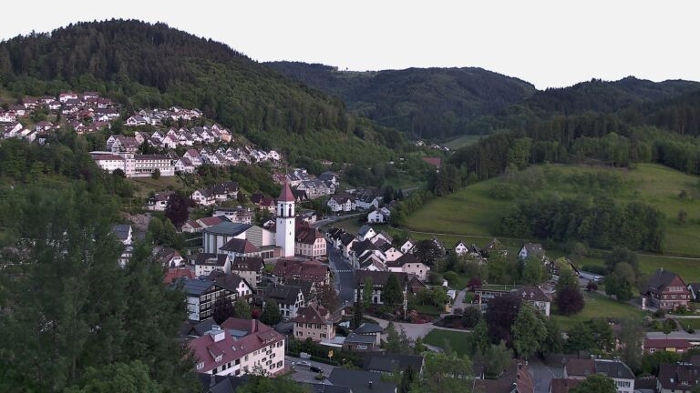 Dieses Bild zeigt eine Webcam-Aufnahme von Ottenhöfen, aufgenommen am Sonntag, den 17.05.2026 um 20:40 Uhr