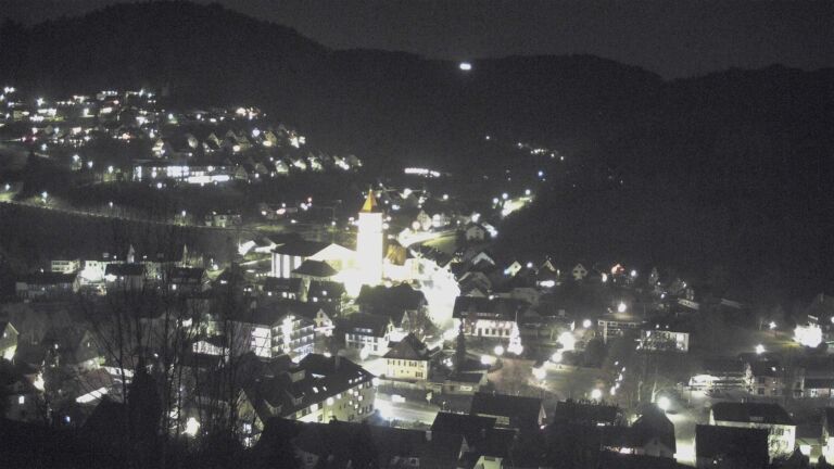 Dieses Bild zeigt eine Webcam-Aufnahme von Ottenhöfen, aufgenommen am Dienstag, den 16.12.2025 um 18:10 Uhr