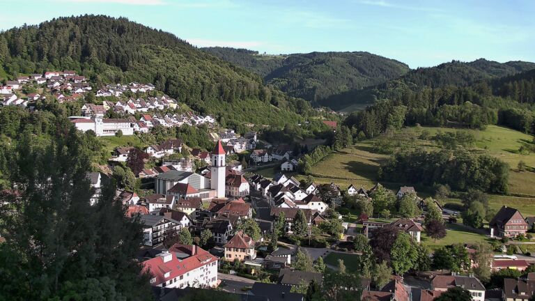Dieses Bild zeigt eine Webcam-Aufnahme von Ottenhöfen, aufgenommen am Sonntag, den 07.06.2026 um 19:40 Uhr