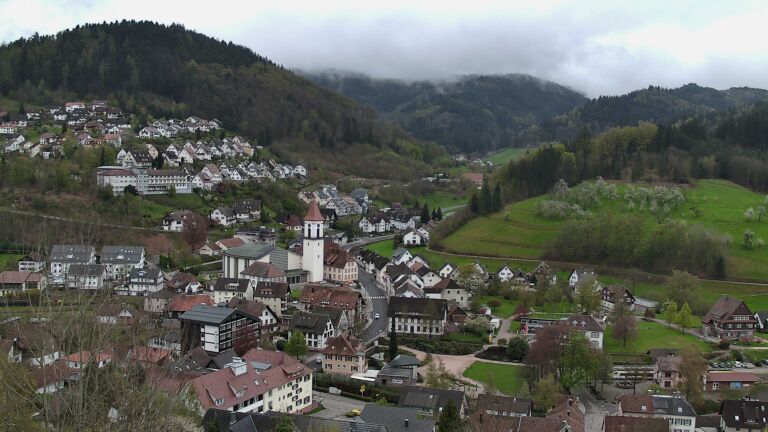 Dieses Bild zeigt eine Webcam-Aufnahme von Ottenhöfen, aufgenommen am Sonntag, den 12.04.2026 um 11:30 Uhr