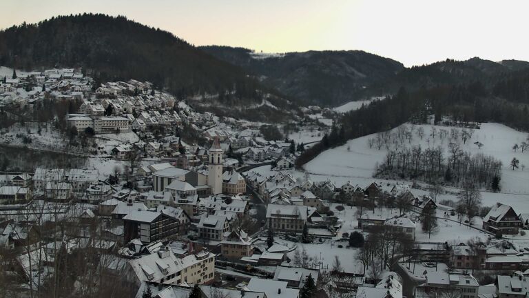 Dieses Bild zeigt eine Webcam-Aufnahme von Ottenhöfen, aufgenommen am Montag, den 05.01.2026 um 16:40 Uhr