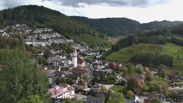 Dieses Bild zeigt eine Webcam-Aufnahme von Ottenhöfen, aufgenommen am Donnerstag, den 22.10.2026 um 15:20 Uhr