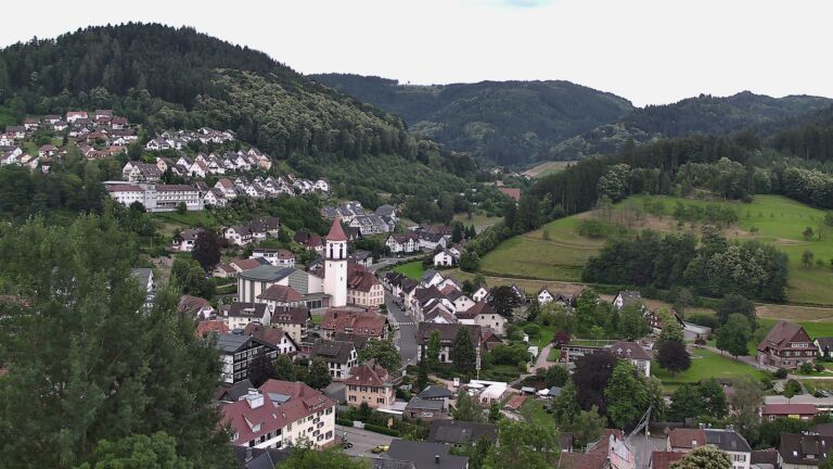 Dieses Bild zeigt eine Webcam-Aufnahme von Ottenhöfen, aufgenommen am Sonntag, den 21.06.2026 um 07:50 Uhr