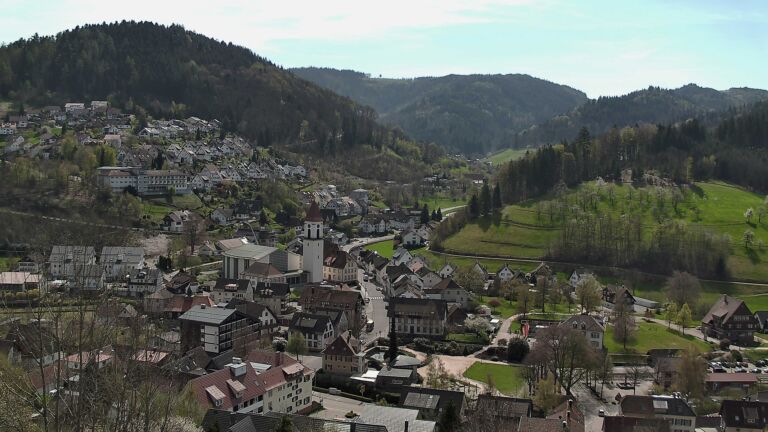 Dieses Bild zeigt eine Webcam-Aufnahme von Ottenhöfen, aufgenommen am Donnerstag, den 09.04.2026 um 13:00 Uhr