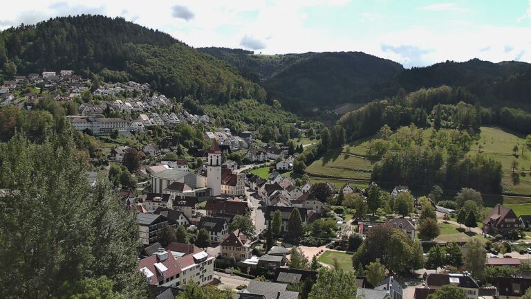 Dieses Bild zeigt eine Webcam-Aufnahme von Ottenhöfen, aufgenommen am Montag, den 14.09.2026 um 13:30 Uhr
