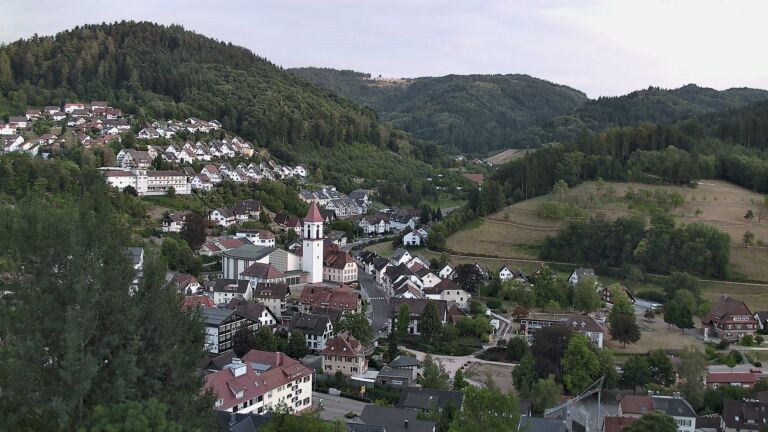 Dieses Bild zeigt eine Webcam-Aufnahme von Ottenhöfen, aufgenommen am Montag, den 10.08.2026 um 20:30 Uhr