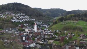 Dieses Bild zeigt eine Webcam-Aufnahme von Ottenhöfen, aufgenommen am Freitag, den 17.04.2026 um 07:00 Uhr