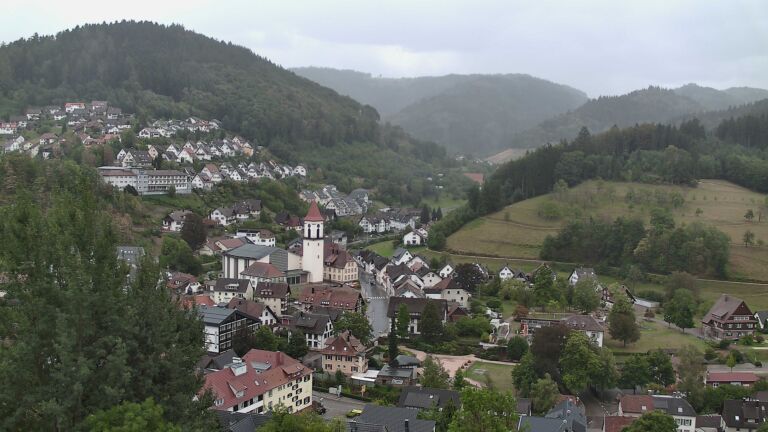 Dieses Bild zeigt eine Webcam-Aufnahme von Ottenhöfen, aufgenommen am Montag, den 31.08.2026 um 17:50 Uhr