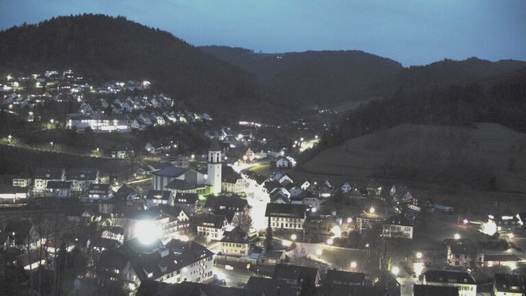 Dieses Bild zeigt eine Webcam-Aufnahme von Ottenhöfen, aufgenommen am Freitag, den 13.02.2026 um 18:20 Uhr