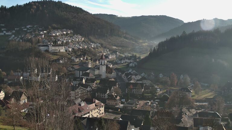 Dieses Bild zeigt eine Webcam-Aufnahme von Ottenhöfen, aufgenommen am Montag, den 15.12.2025 um 14:10 Uhr