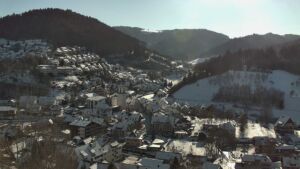 Dieses Bild zeigt eine Webcam-Aufnahme von Ottenhöfen, aufgenommen am Mittwoch, den 07.01.2026 um 12:20 Uhr