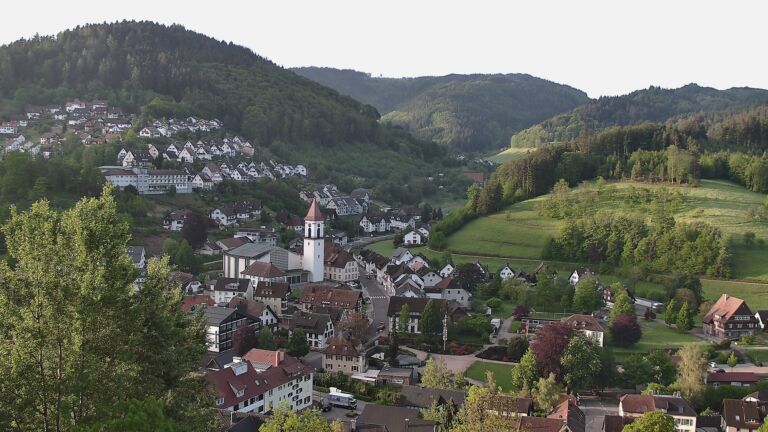 Dieses Bild zeigt eine Webcam-Aufnahme von Ottenhöfen, aufgenommen am Freitag, den 08.05.2026 um 07:10 Uhr