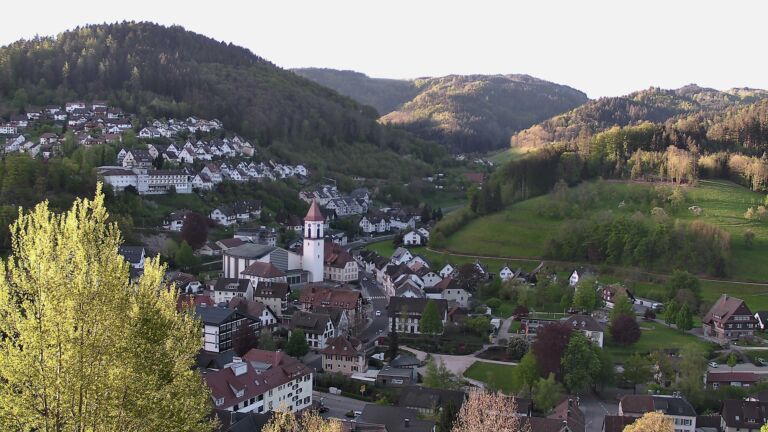 Dieses Bild zeigt eine Webcam-Aufnahme von Ottenhöfen, aufgenommen am Montag, den 27.04.2026 um 07:20 Uhr