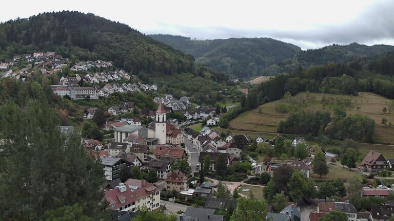 Dieses Bild zeigt eine Webcam-Aufnahme von Ottenhöfen, aufgenommen am Freitag, den 28.08.2026 um 13:10 Uhr