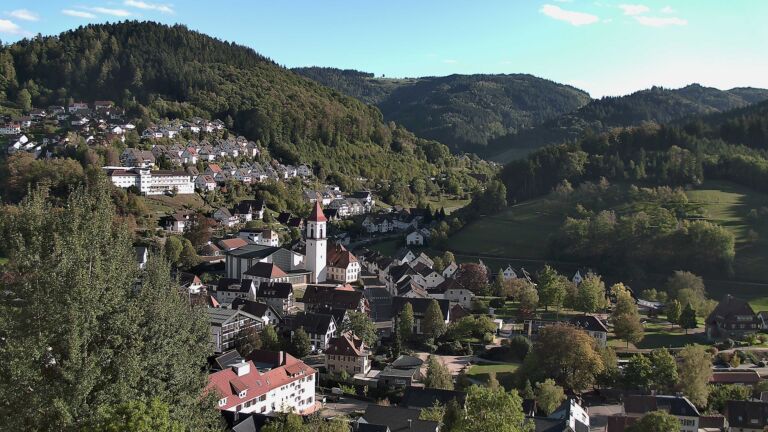 Dieses Bild zeigt eine Webcam-Aufnahme von Ottenhöfen, aufgenommen am Montag, den 12.10.2026 um 16:40 Uhr