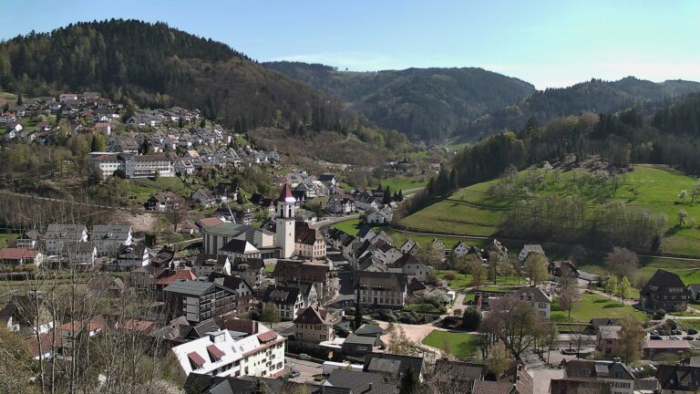 Dieses Bild zeigt eine Webcam-Aufnahme von Ottenhöfen, aufgenommen am Donnerstag, den 09.04.2026 um 15:30 Uhr