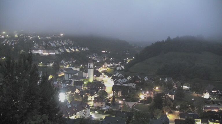 Dieses Bild zeigt eine Webcam-Aufnahme von Ottenhöfen, aufgenommen am Sonntag, den 18.10.2026 um 19:00 Uhr