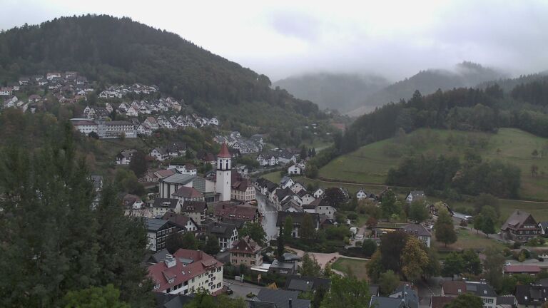 Dieses Bild zeigt eine Webcam-Aufnahme von Ottenhöfen, aufgenommen am Donnerstag, den 01.10.2026 um 18:00 Uhr