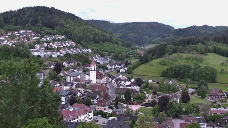 Dieses Bild zeigt eine Webcam-Aufnahme von Ottenhöfen, aufgenommen am Mittwoch, den 13.05.2026 um 06:00 Uhr