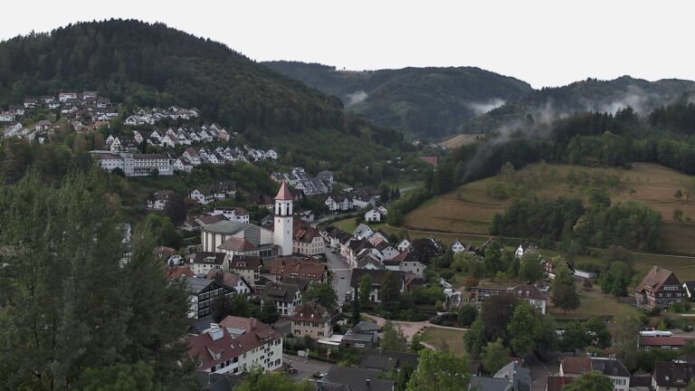 Dieses Bild zeigt eine Webcam-Aufnahme von Ottenhöfen, aufgenommen am Freitag, den 28.08.2026 um 08:20 Uhr