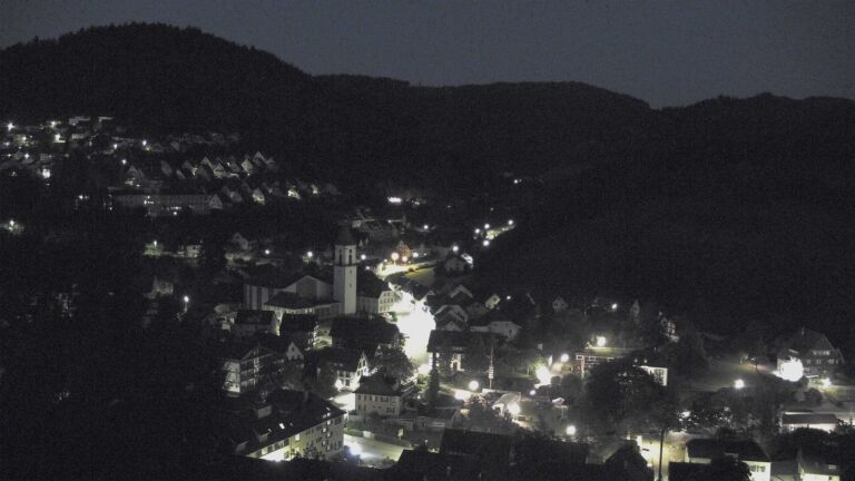Dieses Bild zeigt eine Webcam-Aufnahme von Ottenhöfen, aufgenommen am Freitag, den 19.06.2026 um 04:00 Uhr