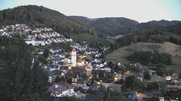 Dieses Bild zeigt eine Webcam-Aufnahme von Ottenhöfen, aufgenommen am Donnerstag, den 06.08.2026 um 21:30 Uhr