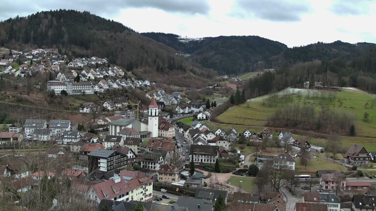 Dieses Bild zeigt eine Webcam-Aufnahme von Ottenhöfen, aufgenommen am Freitag, den 09.01.2026 um 15:50 Uhr