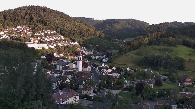 Dieses Bild zeigt eine Webcam-Aufnahme von Ottenhöfen, aufgenommen am Sonntag, den 07.06.2026 um 20:50 Uhr