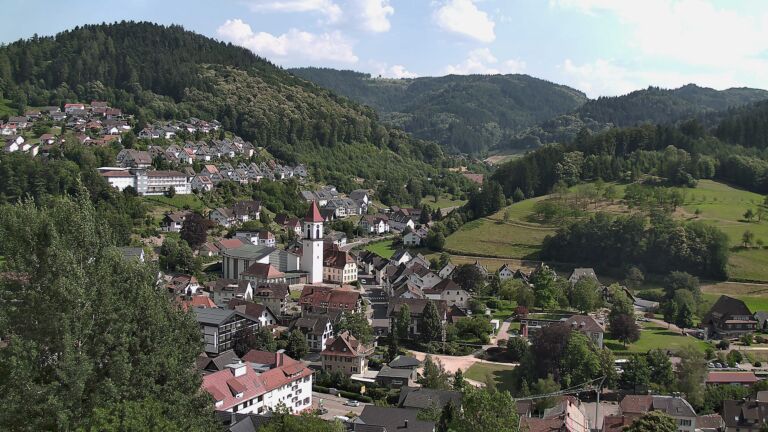 Dieses Bild zeigt eine Webcam-Aufnahme von Ottenhöfen, aufgenommen am Freitag, den 26.06.2026 um 16:40 Uhr