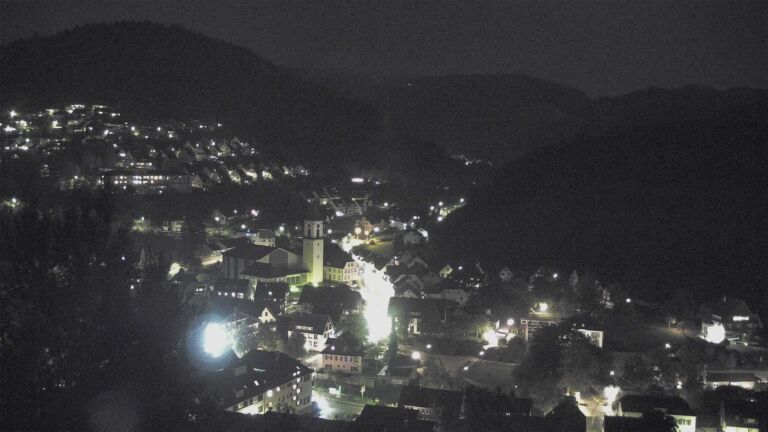Dieses Bild zeigt eine Webcam-Aufnahme von Ottenhöfen, aufgenommen am Sonntag, den 04.10.2026 um 19:50 Uhr