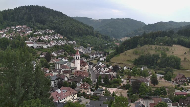 Dieses Bild zeigt eine Webcam-Aufnahme von Ottenhöfen, aufgenommen am Freitag, den 31.07.2026 um 16:30 Uhr