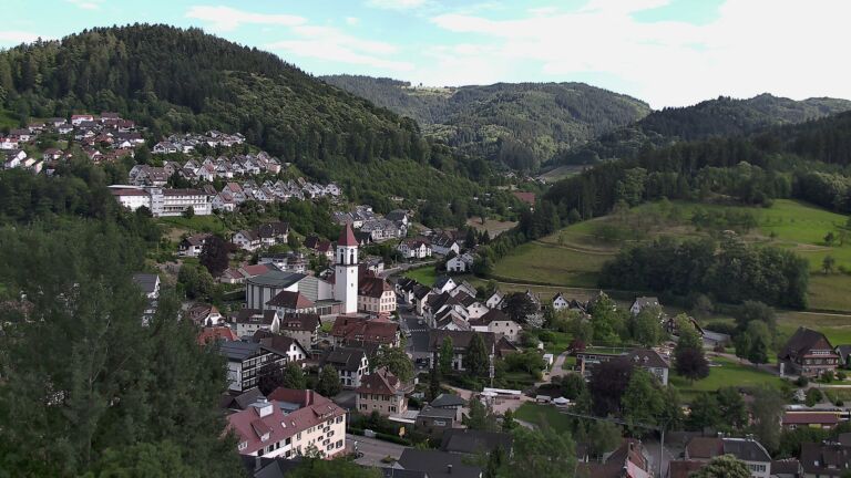 Dieses Bild zeigt eine Webcam-Aufnahme von Ottenhöfen, aufgenommen am Mittwoch, den 17.06.2026 um 17:40 Uhr