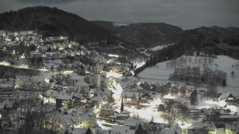 Dieses Bild zeigt eine Webcam-Aufnahme von Ottenhöfen, aufgenommen am Sonntag, den 04.01.2026 um 01:00 Uhr